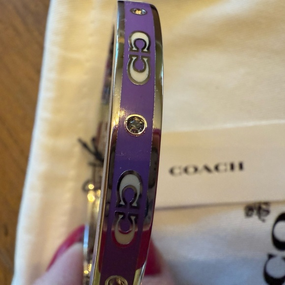 Coach Kissing Signature Enamel Hinged Bangle silver/purple NEW WITH TAGS - Picture 3 of 5